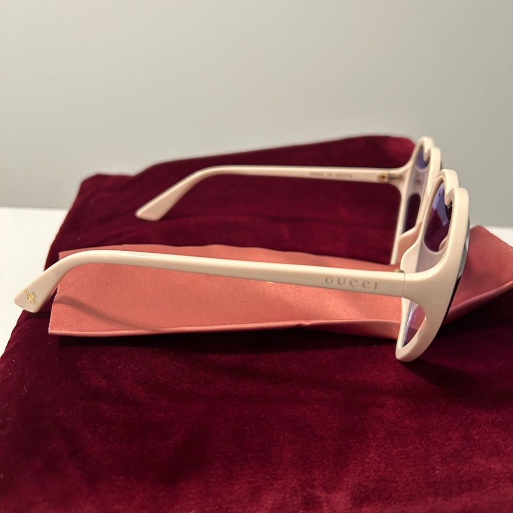 Gucci Hollywood Forever Heart Sunglasses - Picture 4 of 8